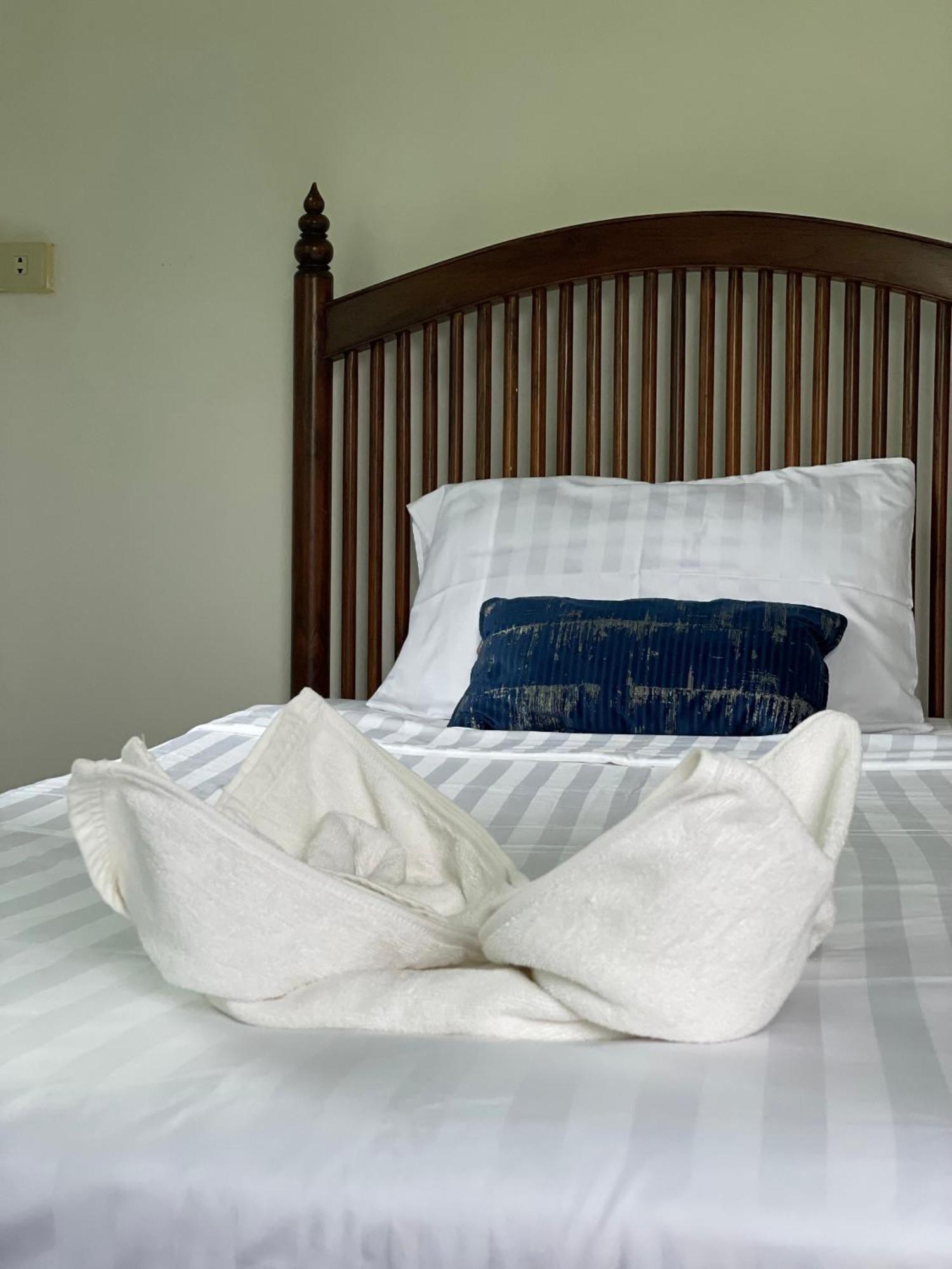 Sunrise Beach Villa Surat Thani Rom bilde