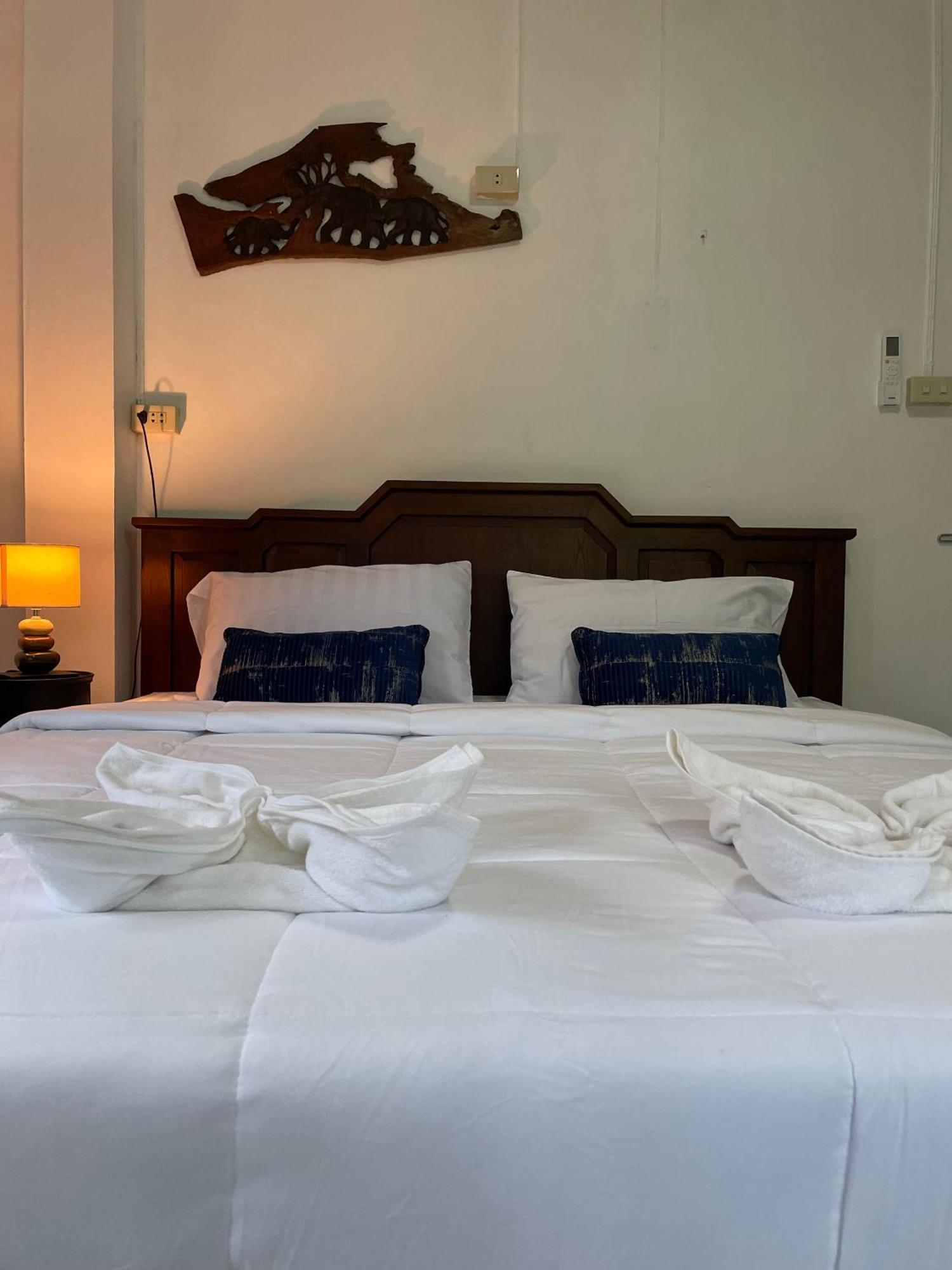 Sunrise Beach Villa Surat Thani Rom bilde