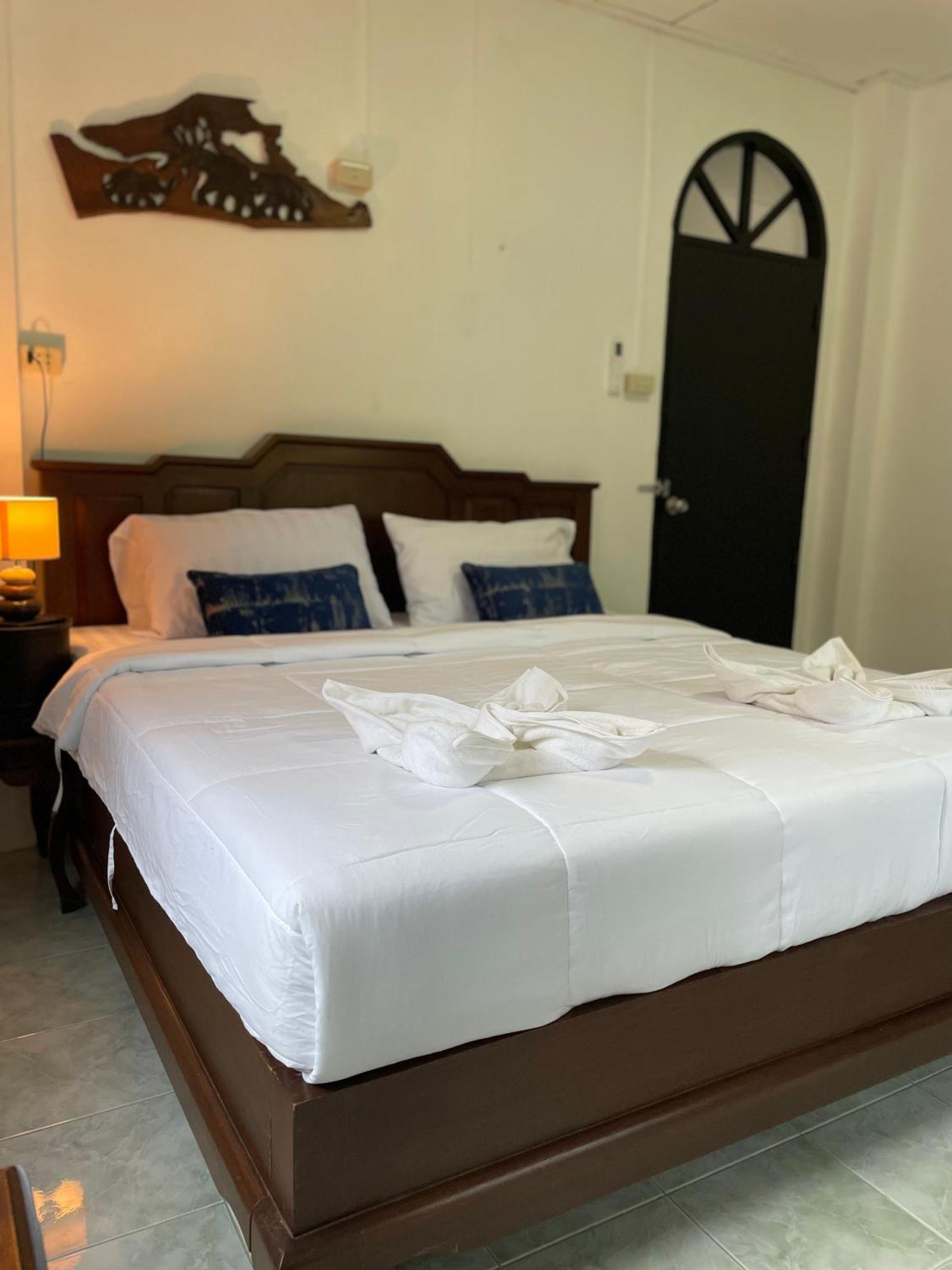 Sunrise Beach Villa Surat Thani Rom bilde